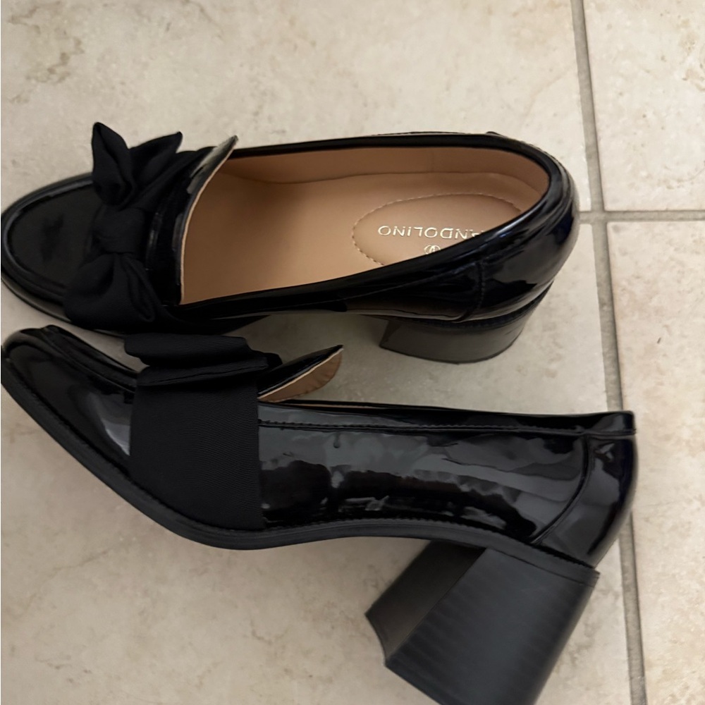 Bandolino Women's Glossy Black Loafers